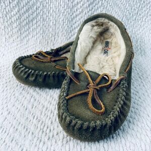 Minnetonka Moccasin Slippers Womens‎ 8 Olive Green Suede Faux Fur Cally Flat Bow